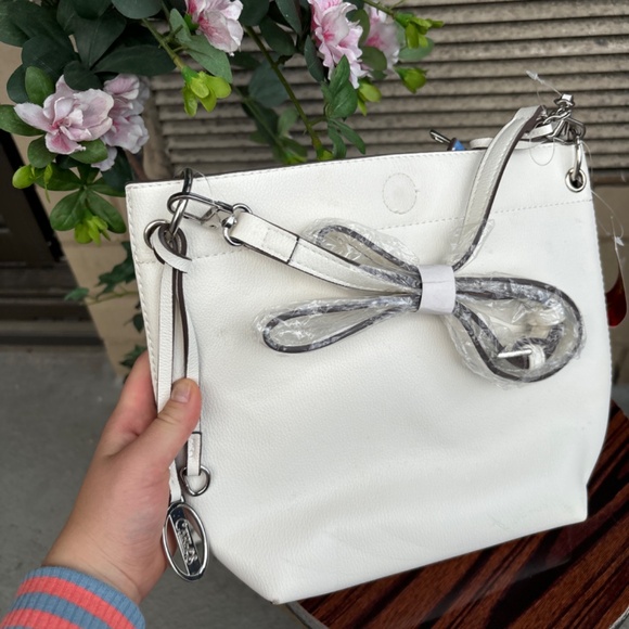 NWT Carlos Santana White Leather bag - Picture 2 of 5